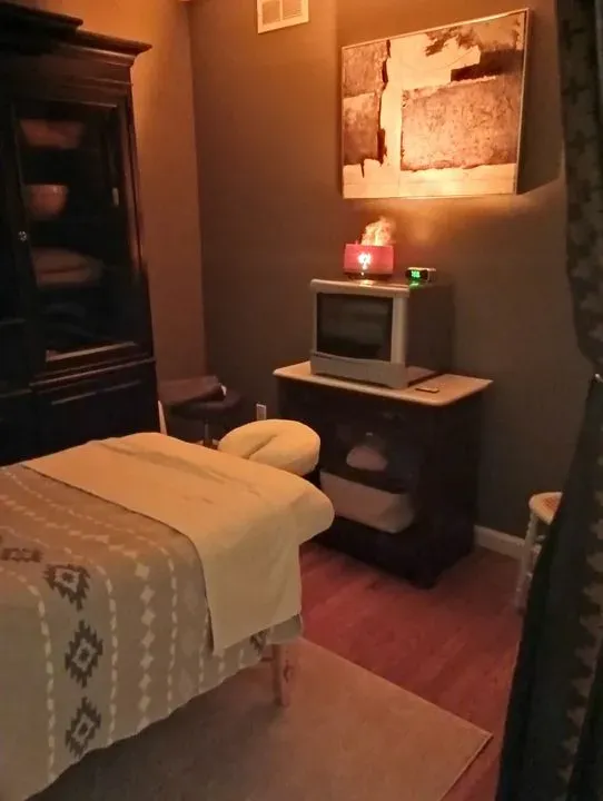 https://cdn.salonspotlight.com/photos/z1vcopyvTTKs1jZ2Icso/bbca7d1a-028e-4f90-90ea-25b05e1dad24_720x720