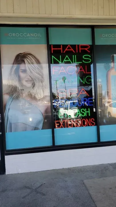 https://cdn.salonspotlight.com/photos/z2Mu1FgI5VpGZNFaNSK6/0c1c7db5-dee6-444a-83f3-b543d82920d5_720x720