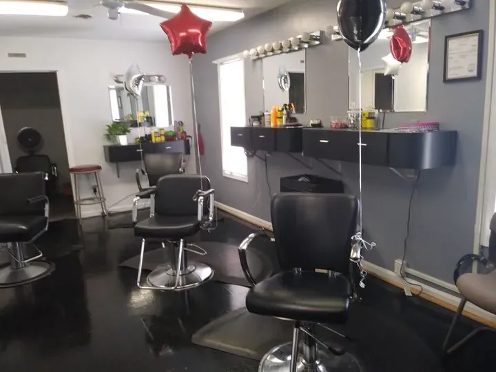 https://cdn.salonspotlight.com/photos/z2ZIlNB2hYAK6i3nZ3Cm/29ff8258-4623-485a-b24d-93cf27051430_720x720