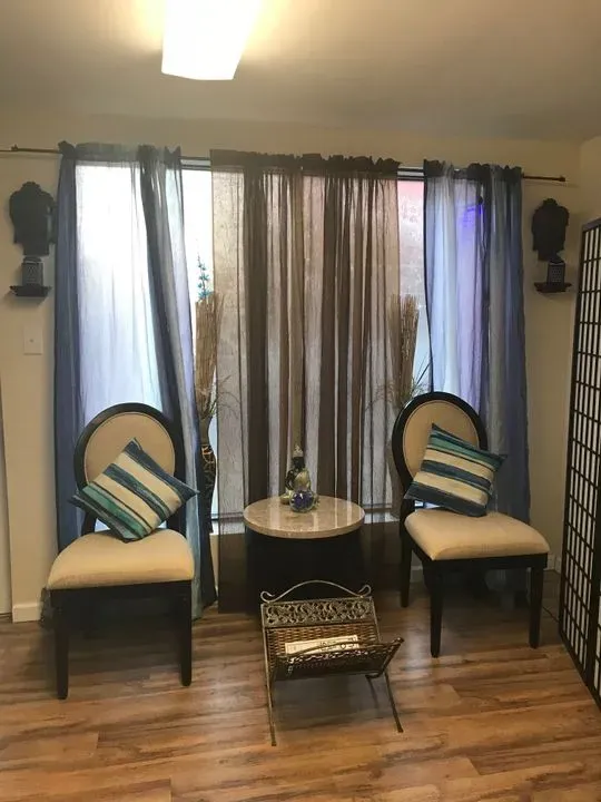 https://cdn.salonspotlight.com/photos/z2kqfswWg82wd8OkpGC5/12527a67-a88e-4217-a60a-c09424b3f191_720x720