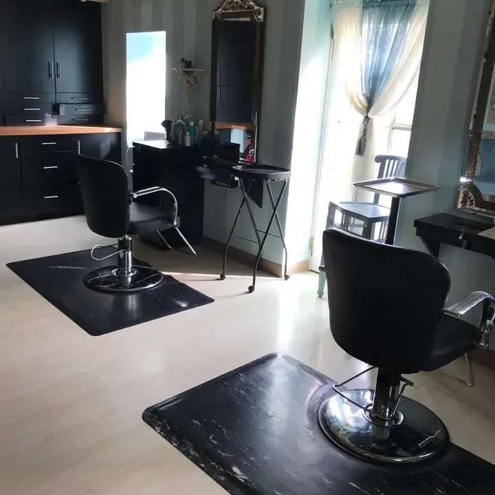 https://cdn.salonspotlight.com/photos/z2oiqBJT3SJ05sZX09m1/9e6280fe-77fc-43ca-a460-c42acaf64462_720x720