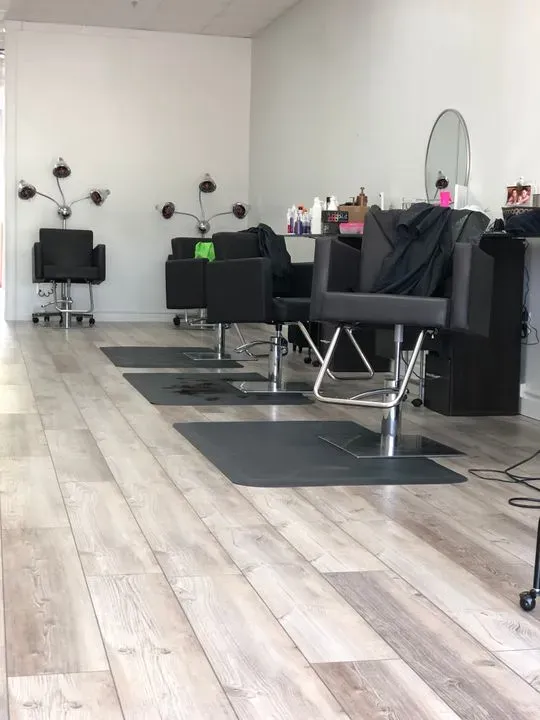 https://cdn.salonspotlight.com/photos/z34bKow9s4OisTRVrm4l/7a5cbb5c-e283-4778-8e42-041d5b8d5778_720x720