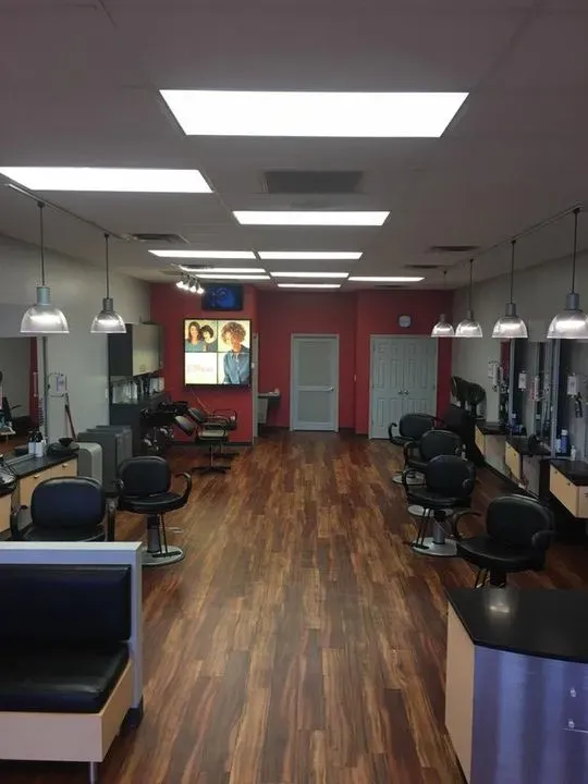 https://cdn.salonspotlight.com/photos/z7jraBkVCM5UJ551cf8r/30f45b1c-7418-49d5-a397-d97f1fff7634_720x720