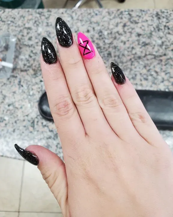 https://cdn.salonspotlight.com/photos/z8mNHsUntepGRkDtEACU/08e6e473-73d6-42d2-b5bd-2d11429f61ab_720x720