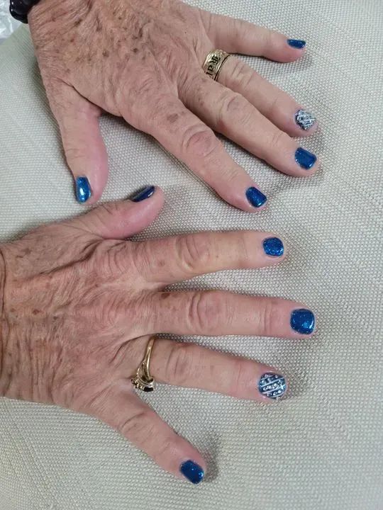 https://cdn.salonspotlight.com/photos/z8mNHsUntepGRkDtEACU/8b9f474a-c1ed-43e5-86f0-b4792cc293f5_720x720