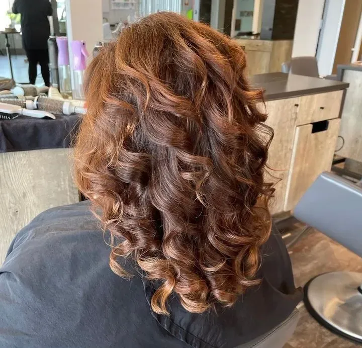 https://cdn.salonspotlight.com/photos/z9eUX0hs3QIKCG7w2DIy/280ccffb-708e-49ce-b1dd-29a70e1860e4_720x720