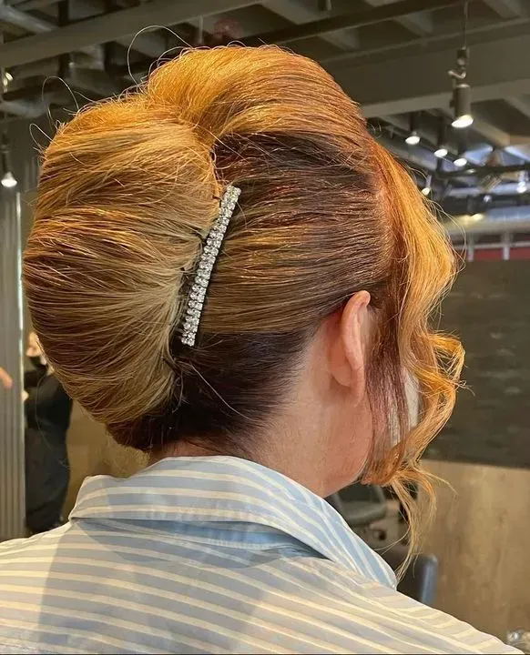 https://cdn.salonspotlight.com/photos/z9eUX0hs3QIKCG7w2DIy/c00df33f-fc07-48e9-bb0f-756b7e93cb14_720x720