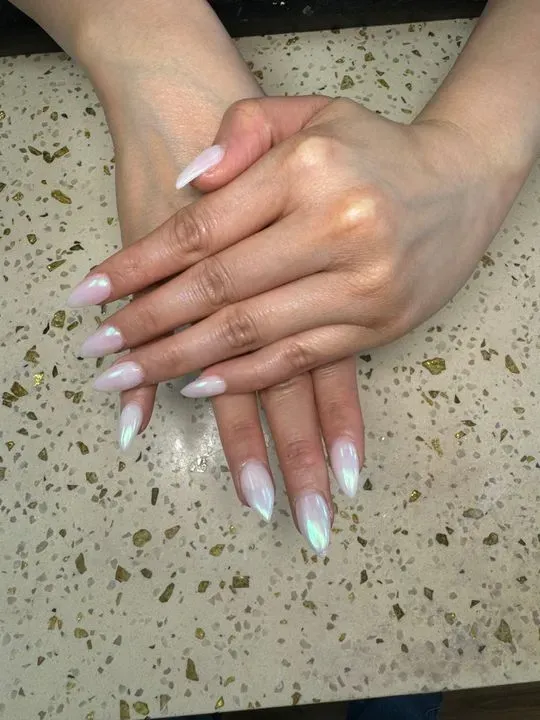 https://cdn.salonspotlight.com/photos/z9rF4TtABFKarhLSMLUX/3c1a22e5-9aca-4709-993a-9da38c8c7ea6_720x720