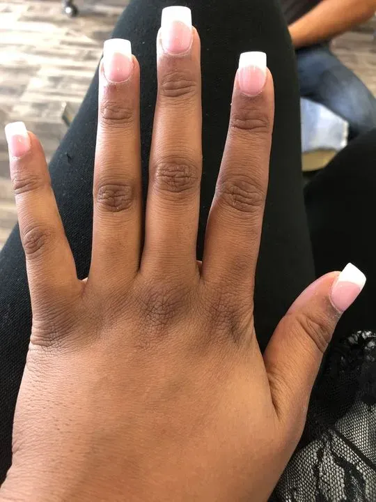 https://cdn.salonspotlight.com/photos/z9rF4TtABFKarhLSMLUX/4f39b6f7-306a-4583-9fc1-444f82cb228c_720x720