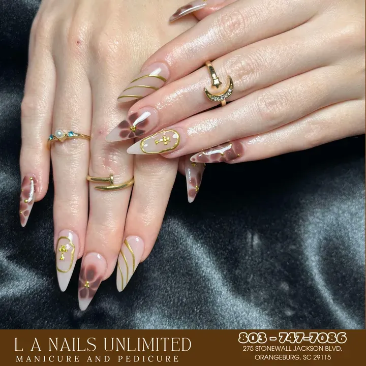 https://cdn.salonspotlight.com/photos/zAqIJRDmd8iTL0V1nR8s/dbadea33-7a4f-44a4-ab26-425dc4288df7_720x720