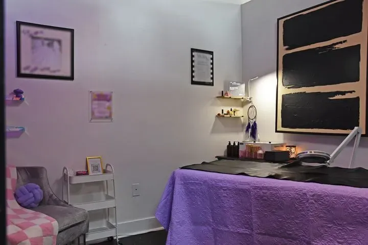 https://cdn.salonspotlight.com/photos/zDGGJCPxeyDJ4QPFKfvj/ef06da3c-7601-4c8c-8e99-2fc5ade8b318_720x720