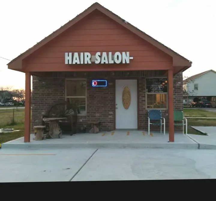 https://cdn.salonspotlight.com/photos/zENO6qw9BFvyzfY68DTR/18b8f235-1be9-4f2f-bf64-a0bd7f5cafa0_720x720