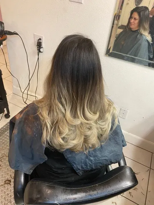 https://cdn.salonspotlight.com/photos/zENO6qw9BFvyzfY68DTR/59fa5d2b-35ee-4cea-a75e-eeee04ba7360_720x720
