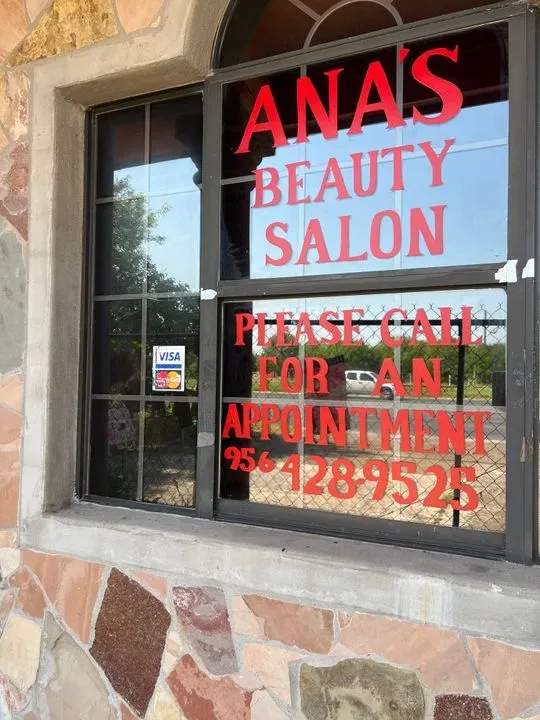https://cdn.salonspotlight.com/photos/zErtR24R3vehy6G2LdG6/09aae114-506d-4e31-a463-a0c3bf0154d7_720x720