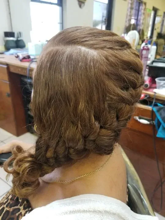 https://cdn.salonspotlight.com/photos/zErtR24R3vehy6G2LdG6/c6d72389-075a-4185-954c-69bb11447bd0_720x720