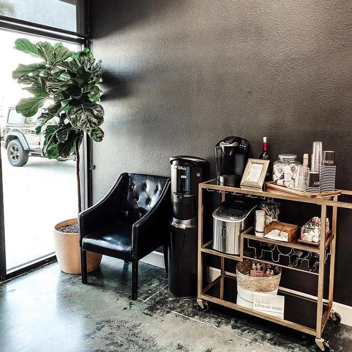 https://cdn.salonspotlight.com/photos/zFNauXg9G2XB6KYUdh7f/39710c29-4990-4cd7-83ac-740086ad6384_720x720