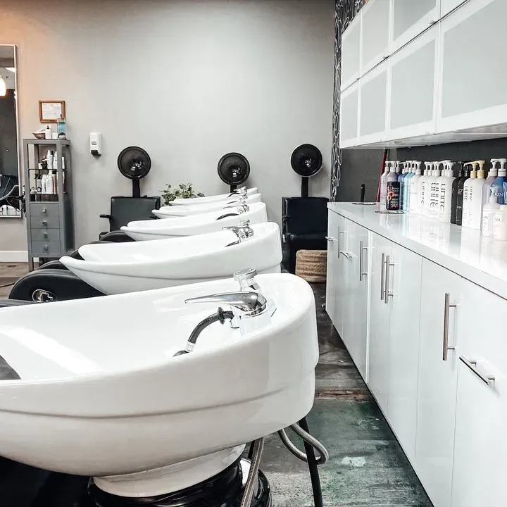 https://cdn.salonspotlight.com/photos/zFNauXg9G2XB6KYUdh7f/a7a067d9-0853-4cce-a182-28b577fbfdbe_720x720