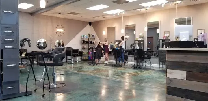 https://cdn.salonspotlight.com/photos/zFNauXg9G2XB6KYUdh7f/c7666ff4-88b6-420d-941f-baed400cadc7_720x720