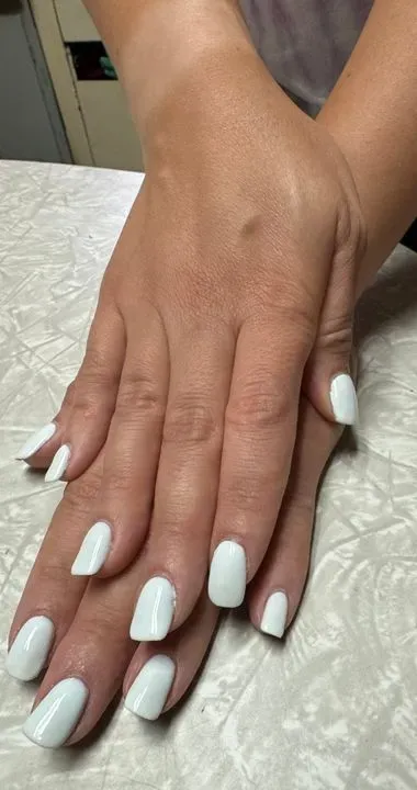 https://cdn.salonspotlight.com/photos/zFWWcrJ3xr1GhgJCkECi/4d55e3a4-eb28-4022-8c7f-e422dd887589_720x720