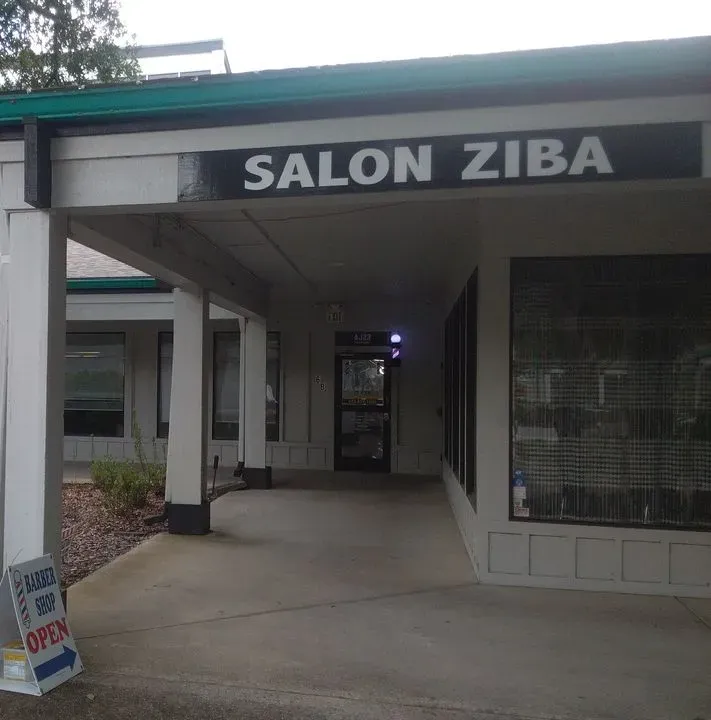 https://cdn.salonspotlight.com/photos/zGCZKWSvFT3BRk3hgVSu/4fd5fc88-d0dc-403f-9338-35f8594a6f65_720x720