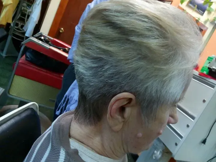 https://cdn.salonspotlight.com/photos/zHG6A0E3gtKMRfGlkFfV/fbcf8c87-57ea-4543-b15c-0b5531cc9bb1_720x720