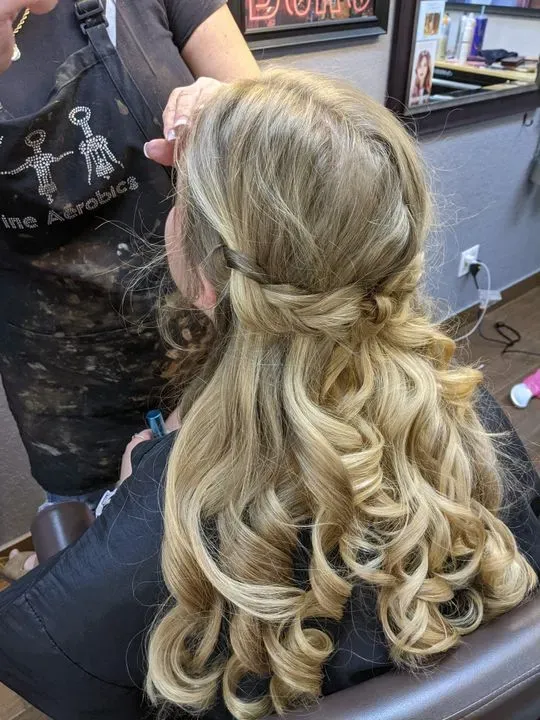 https://cdn.salonspotlight.com/photos/zIRrxW4bvHvqLbx8Hv1h/0942aa21-2a2d-48bd-9ad2-13953af11c85_720x720
