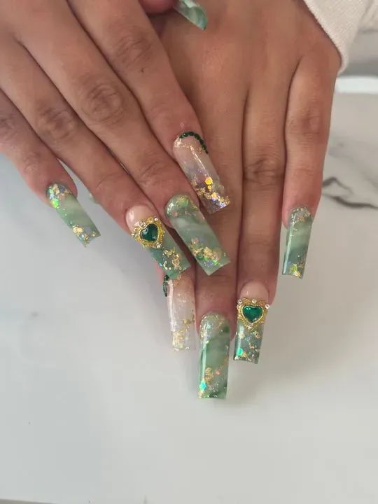 https://cdn.salonspotlight.com/photos/zL9x4OKpKrlD2mRstElR/a2998b57-de4b-426a-ac06-ba2d6014b34d_720x720