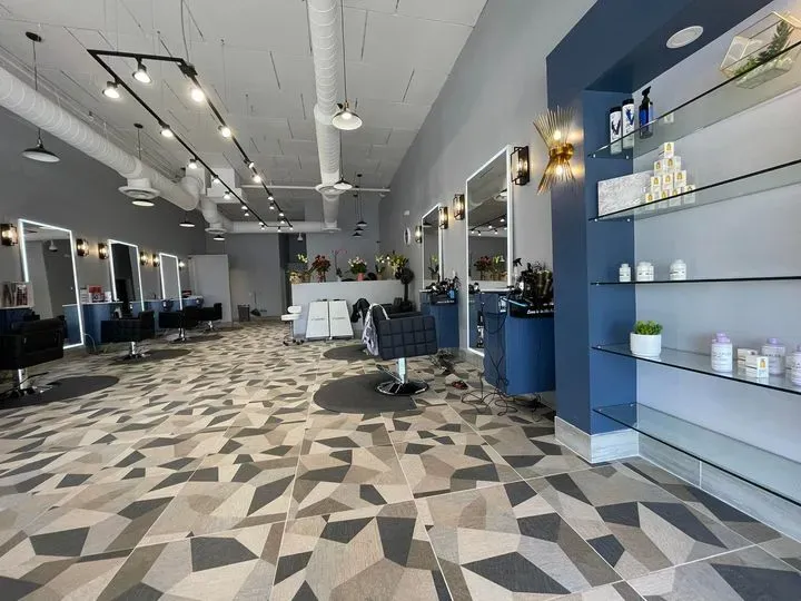 https://cdn.salonspotlight.com/photos/zMTDtbvc19mZLIpBHuJw/6cd95b70-6892-487c-ac10-b78e4cd002ae_720x720