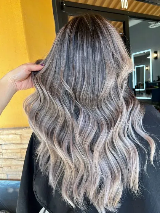 https://cdn.salonspotlight.com/photos/zMTDtbvc19mZLIpBHuJw/e9bd4872-38d4-4648-9f06-a3e53f010006_720x720