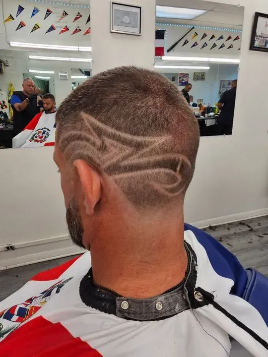 https://cdn.salonspotlight.com/photos/zMUfzcvGc5eLXYQUEw1u/9c2e32e5-38ff-44b6-8aef-75b6b2f5e62a_720x720