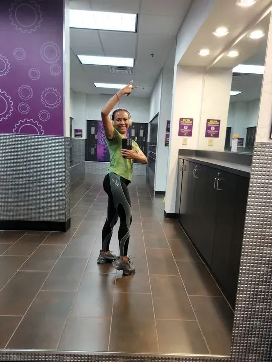 https://cdn.salonspotlight.com/photos/zNS2PmQ5ziFfAI64MmKY/1faffd0f-7a47-43b3-ac3b-cdb24d32b600_720x720