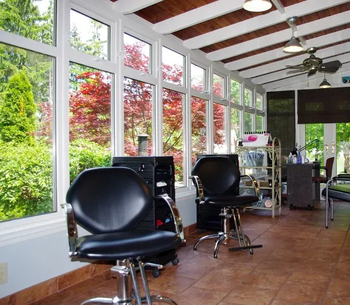 https://cdn.salonspotlight.com/photos/zOTC5LzGKTFAK1eCNUBh/21930eb3-e5e8-45eb-a2d4-4fd4e00e9415_720x720