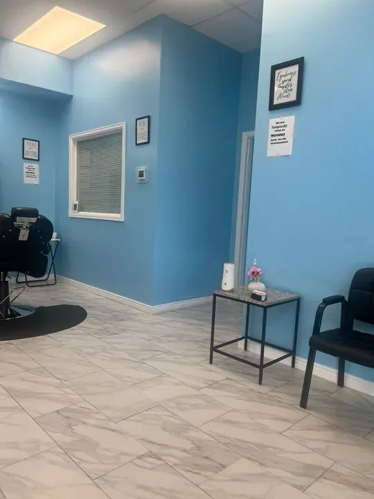 https://cdn.salonspotlight.com/photos/zOkeKysTXSe7CIiHv9vj/ee38ade8-b8fd-45e6-a59f-4df38e12538a_720x720