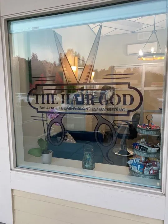 https://cdn.salonspotlight.com/photos/zQ6VkPO3UFFQhjoDXv2O/03e6d647-ec51-497f-9eda-9d5c96ff8b51_720x720