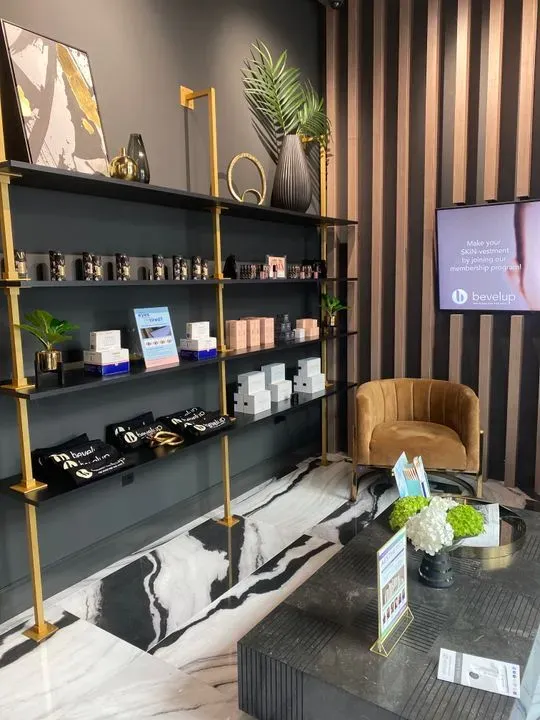 https://cdn.salonspotlight.com/photos/zQ81Z28KhxUgG4ZCKFKs/f345e0b7-a0fe-4941-b855-b7e2ebae820d_720x720