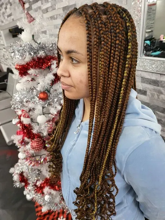 https://cdn.salonspotlight.com/photos/zQUiHxqe2TZO2TsMabh4/87301de2-6293-45b2-ad18-0a36fd555ba7_720x720
