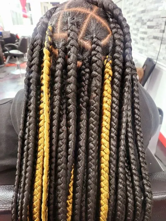 https://cdn.salonspotlight.com/photos/zQUiHxqe2TZO2TsMabh4/9e4842f4-b9bb-4296-9c75-5ab4c4cd94e8_720x720