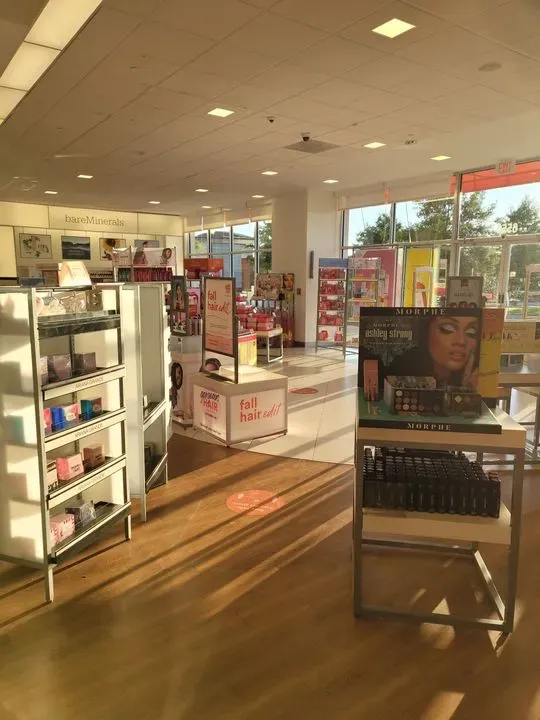 https://cdn.salonspotlight.com/photos/zQYWTJo9ZwKj6eL8cpXx/8b002b4c-14d8-44ab-ae24-6550520626e5_720x720