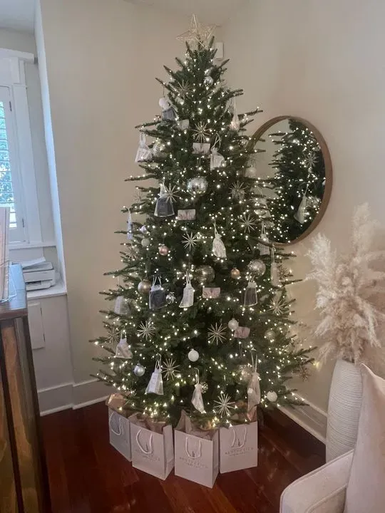 https://cdn.salonspotlight.com/photos/zRHh6RdITpz91fhRiW9U/60f0dc8d-7919-40f9-b89c-b675e245f6f2_720x720