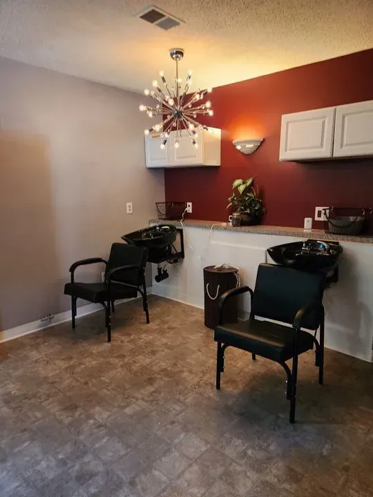 https://cdn.salonspotlight.com/photos/zTFJI5sfaNkjNFHbSDYA/3bc01515-98ae-40fb-b791-524c9013bbee_720x720