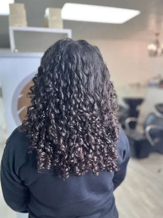 https://cdn.salonspotlight.com/photos/zTSL2e8QmIg4USiaz5Xn/a7e996da-2fcf-4a5b-b4ed-bb4fdf160e4b_720x720
