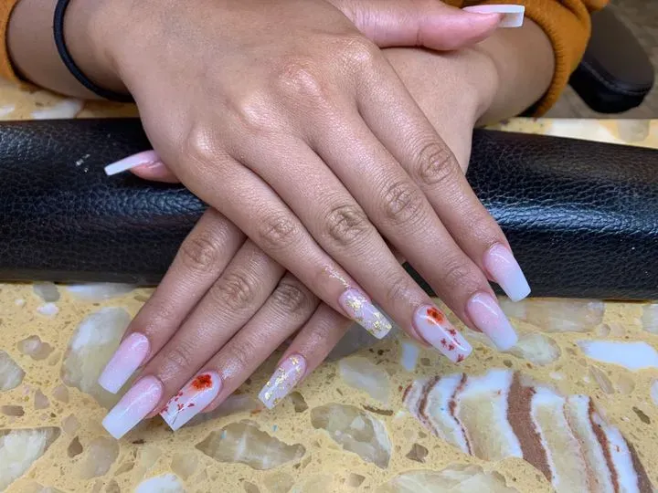 https://cdn.salonspotlight.com/photos/zUc7tl3qfGBWFbPvE2zQ/cea2ba24-5c97-4d66-bc70-a1de8463d41d_720x720