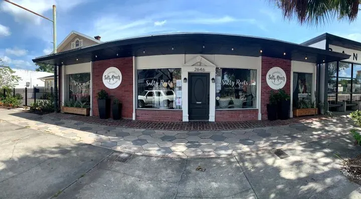 https://cdn.salonspotlight.com/photos/zW4j58dVp2tFrMMWeZYp/3f1b64a1-a0ef-4b78-a2ed-39e2e4c82851_720x720