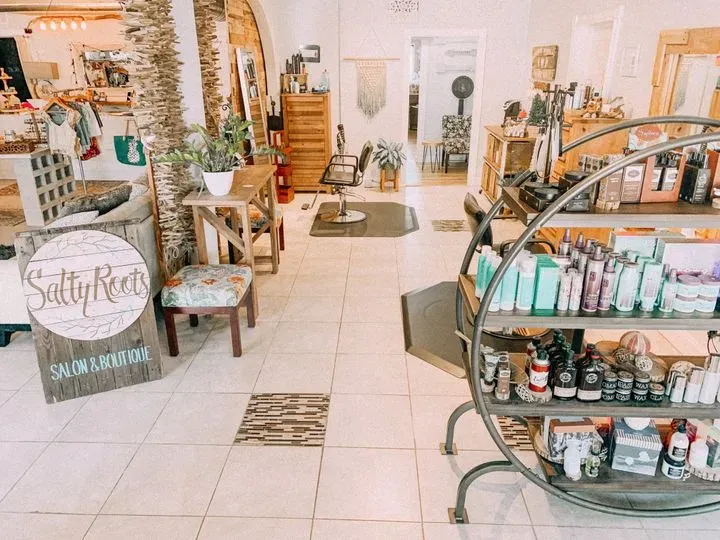 https://cdn.salonspotlight.com/photos/zW4j58dVp2tFrMMWeZYp/febfe5a9-28a6-470d-ad13-93ce24cb1e95_720x720