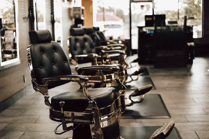 https://cdn.salonspotlight.com/photos/zZoN63l6soXH4QMx3KLX/419d507d-a9bc-40f6-ac19-9eb16581f746_720x720