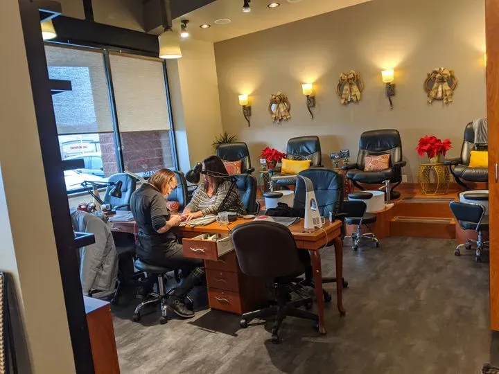 https://cdn.salonspotlight.com/photos/za4PEBQIrxMJFvfi7ZqU/e13091d0-3bdf-4f7f-9cd9-2fa4e24842d9_720x720