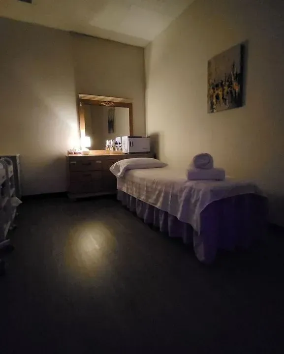 https://cdn.salonspotlight.com/photos/zaiY9bFgPrwEDcNsgafK/9507fe60-8222-4e2e-ace0-fa8c757b90db_720x720