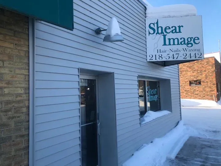 https://cdn.salonspotlight.com/photos/zbDNEWhSfsPzlgPDkijr/903d787e-ba98-46e0-8e58-1f21f89fa0ee_720x720