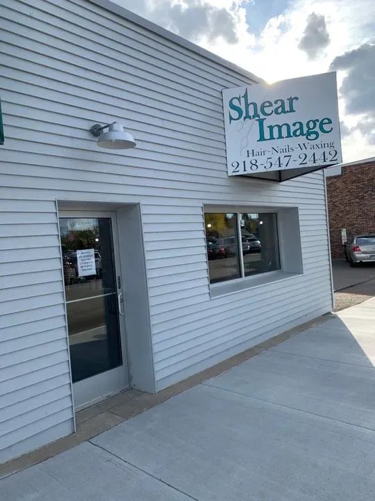 https://cdn.salonspotlight.com/photos/zbDNEWhSfsPzlgPDkijr/f9d0af69-485f-4713-b4ba-68ae4c71e0b2_720x720