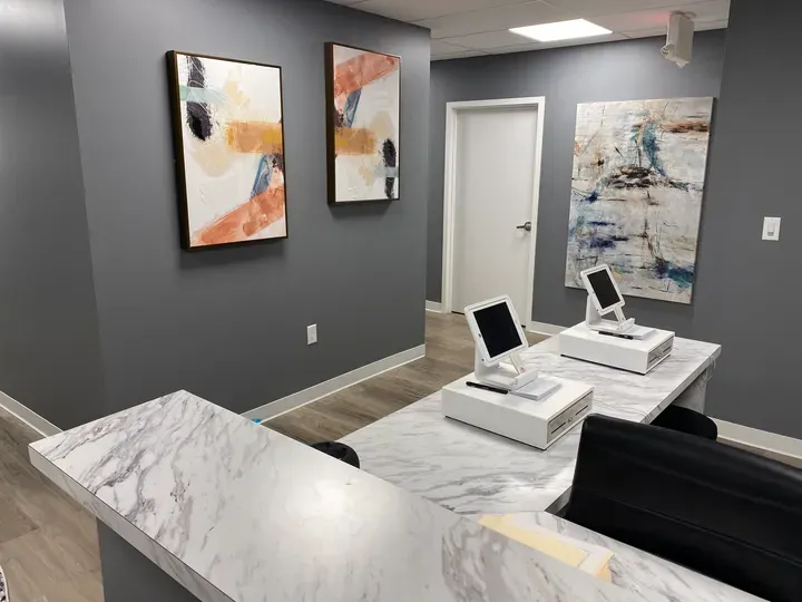 https://cdn.salonspotlight.com/photos/zcgkXukZ8pUTsLH97BuY/7f0d1e5e-e531-437f-8301-073dbad49a68_720x720